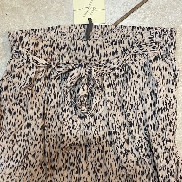 NWT! VICI Dress Forum Leopard Belted Lightweight Jogger Pants M - Picture 4 of 10